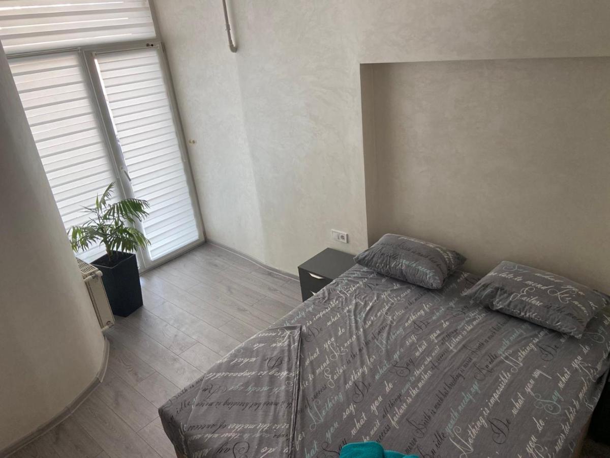 Kulisha 2Bedroom Apartment Near Opera House With Balcony Lviv Buitenkant foto
